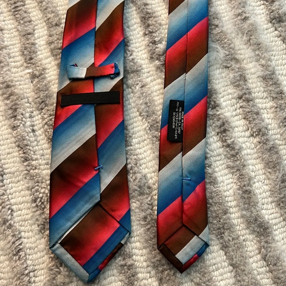 Gradient Stripe Tie - Picture 7 of 12